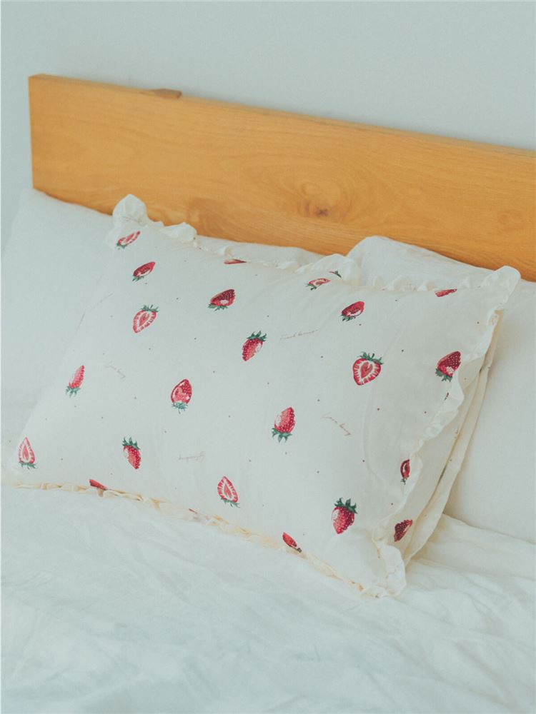 いちご柄サテン枕カバー 雑貨 チュチュアンナ Tutuanna 公式通販サイト