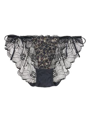 �q���E��×��