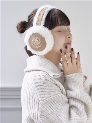 フラワーロゴ刺繍ムートン風イヤーマフ|