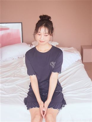 レーヨン混フェミニンロゴTシャツ&ショートパンツ|
